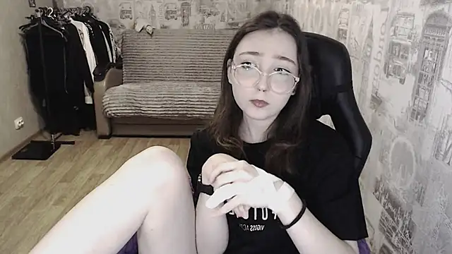 AmeliaKamishiro online show from 02/11/25, 07:59