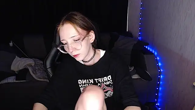 AmeliaKamishiro online show from 10/12/25, 08:57