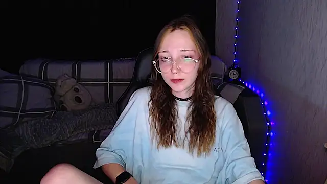 AmeliaKamishiro online show from 10/19/25, 09:48