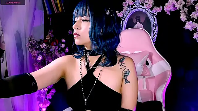 Snapshot of kitty_roxy chatting on 03/16/26, 05:44 kitty roxy online show from 03/16/26, 05:44