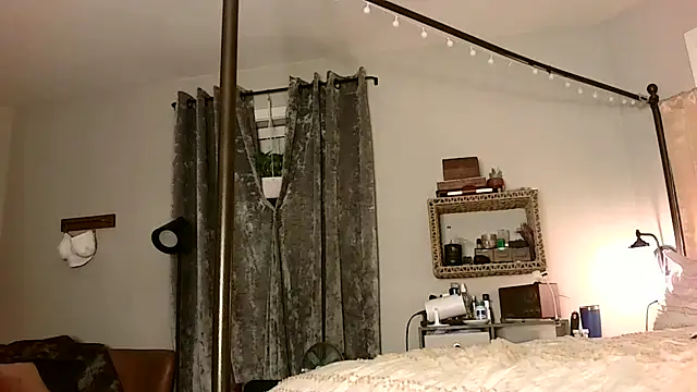 Snapshot of MnM4ever chatting on 02/02/26, 04:33 MnM4ever online show from 02/02/26, 04:33