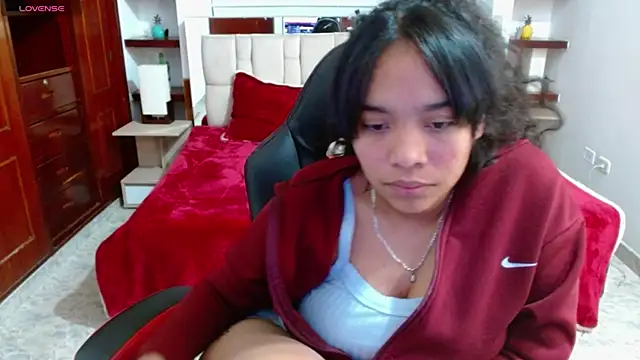 laureentt  online show from 02/03/25, 10:14