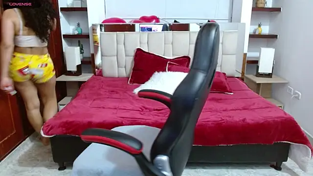 laureentt  online show from 02/10/25, 03:46