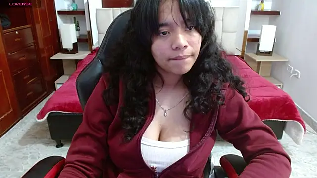 laureentt  online show from 02/10/25, 07:15