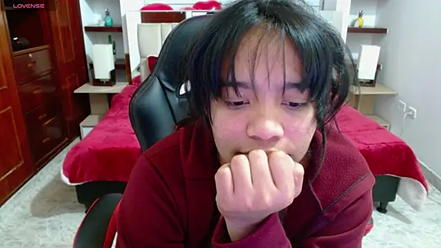 laureentt  online show from 02/12/25, 09:20