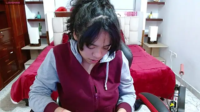 laureentt  online show from 02/22/25, 09:45