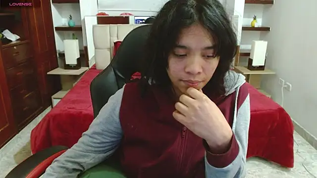 laureentt  online show from 03/08/25, 10:11