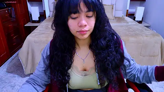 laureentt  online show from 10/03/25, 03:14