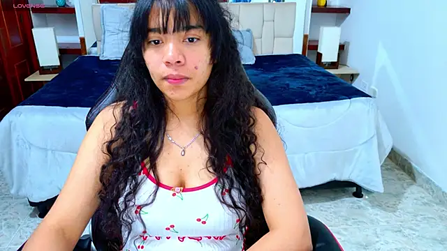 laureentt  online show from 10/22/25, 03:07