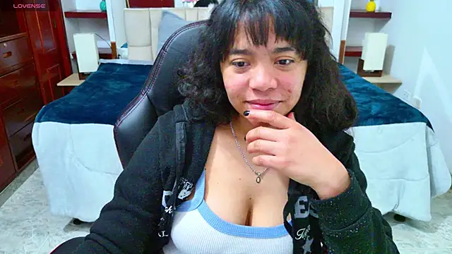 laureentt  online show from 10/30/25, 03:08