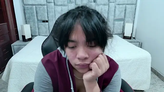 laureentt  online show from 03/23/26, 03:21