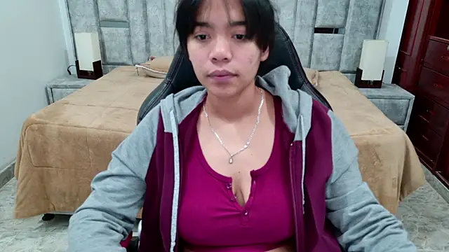 laureentt  online show from 04/20/26, 03:09