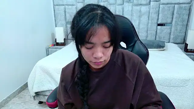 Snapshot of laureentt_ chatting on 07/21/26, 03:09 laureentt online show from 07/21/26, 03:09