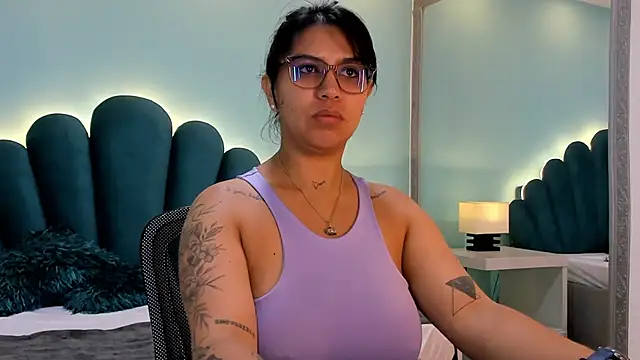 sharlott18 online show from 10/29/25, 12:18