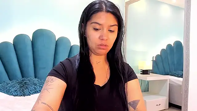 sharlott18 online show from 11/06/25, 01:45