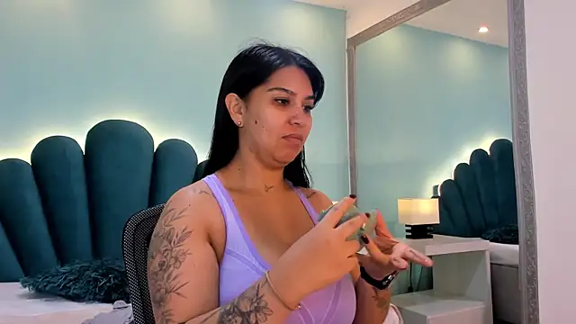 sharlott18 online show from 11/11/25, 12:49