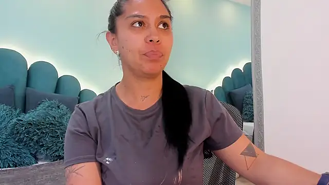 sharlott18 online show from 04/09/26, 07:41