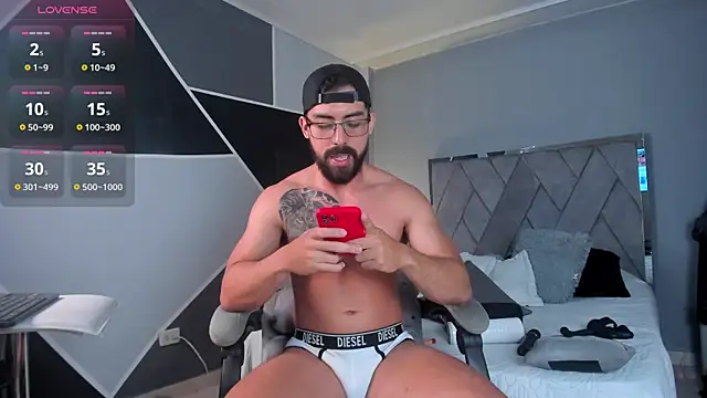 Snapshot of Markbrown chatting on 01/25/25, 06:35 Markbrown online show from 01/25/25, 06:35