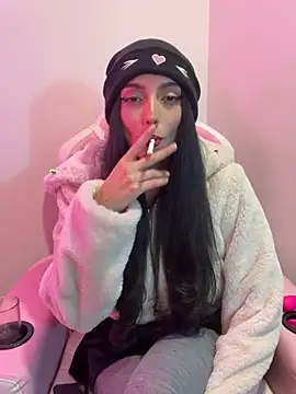 Snapshot of Felicia_smok3 chatting on 05/26/26, 04:30 Felicia smok3 online show from 05/26/26, 04:30