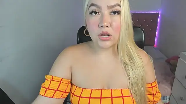 Snapshot of Celeste__sweetx chatting on 05/26/26, 06:04 Celeste sweetx online show from 05/26/26, 06:04