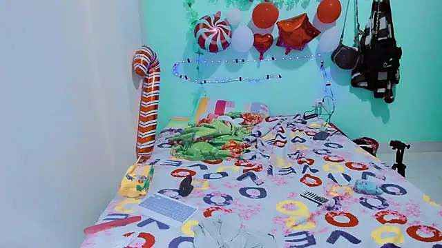 SofiaOlivares online show from 12/28/24, 10:23