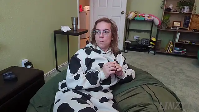 Linzy 19 online show from 12/17/25, 02:34