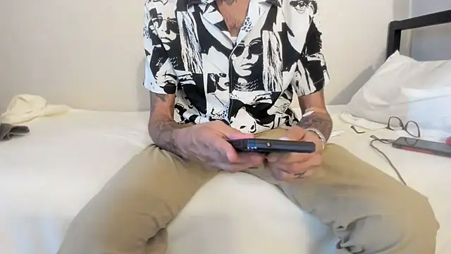 RoosterWabbit online show from 09/24/25, 08:56