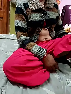 Snapshot of COUPLLE_VILLAGE chatting on 12/25/24, 04:32 COUPLLE VILLAGE online show from 12/25/24, 04:32