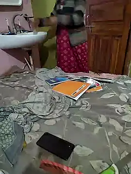 Snapshot of COUPLLE_VILLAGE chatting on 12/28/24, 10:47 COUPLLE VILLAGE online show from 12/28/24, 10:47