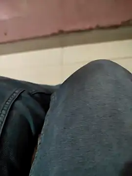 Snapshot of COUPLLE_VILLAGE chatting on 01/04/25, 04:01 COUPLLE VILLAGE online show from 01/04/25, 04:01