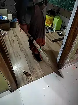 Snapshot of COUPLLE_VILLAGE chatting on 01/06/25, 03:31 COUPLLE VILLAGE online show from 01/06/25, 03:31