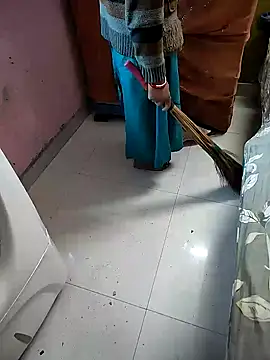 Snapshot of COUPLLE_VILLAGE chatting on 02/01/25, 03:41 COUPLLE VILLAGE online show from 02/01/25, 03:41