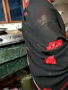 Snapshot of COUPLLE_VILLAGE chatting on 03/08/25, 04:01 COUPLLE VILLAGE online show from 03/08/25, 04:01