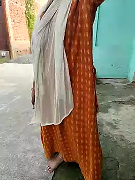 Snapshot of COUPLLE_VILLAGE chatting on 10/25/25, 02:41 COUPLLE VILLAGE online show from 10/25/25, 02:41