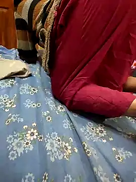 COUPLLE VILLAGE online show from 12/22/25, 10:12