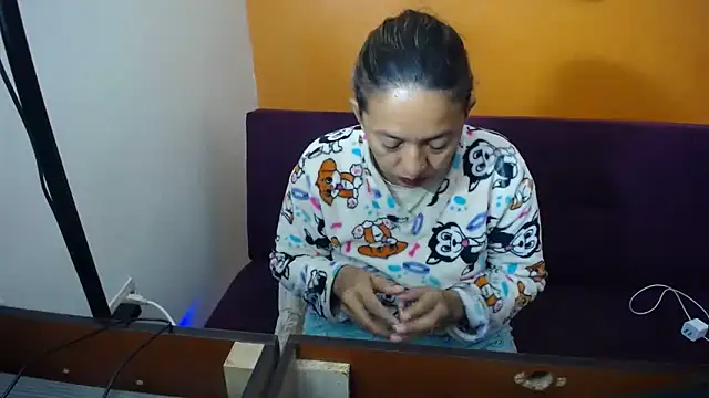 daleska ayala 1 online show from 12/24/24, 12:22