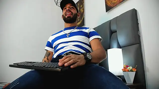 Thiagogomez online show from 04/13/26, 07:19