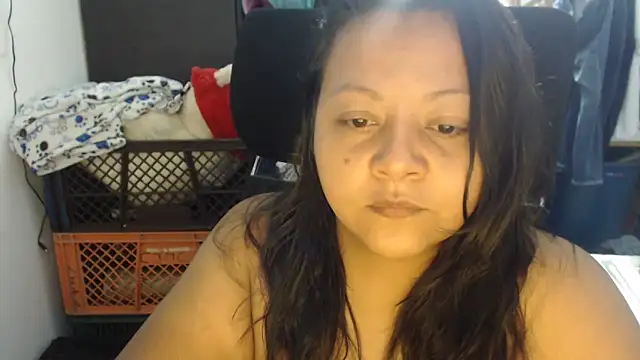 Snapshot of jennyferloopez chatting on 06/05/26, 10:43 jennyferloopez online show from 06/05/26, 10:43
