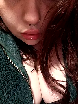 Snapshot of persefone97 chatting on 01/28/25, 12:43 persefone97 online show from 01/28/25, 12:43