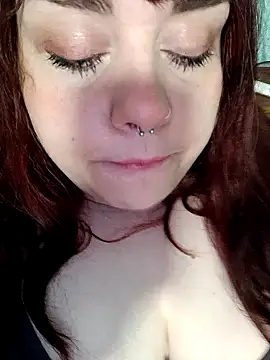 Snapshot of persefone97 chatting on 02/07/25, 06:24 persefone97 online show from 02/07/25, 06:24