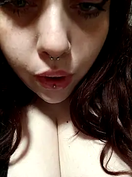 Snapshot of persefone97 chatting on 03/05/25, 12:05 persefone97 online show from 03/05/25, 12:05