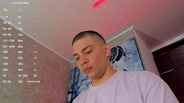 Snapshot of JUANDIAMONDS98 chatting on 03/01/25, 08:31 JUANDIAMONDS98 online show from 03/01/25, 08:31