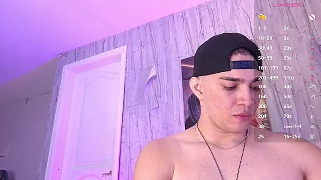 Snapshot of JUANDIAMONDS98 chatting on 05/19/26, 01:28 JUANDIAMONDS98 online show from 05/19/26, 01:28