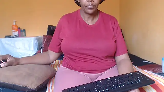 Snapshot of bustykelly chatting on 07/11/26, 09:34 bustykelly online show from 07/11/26, 09:34