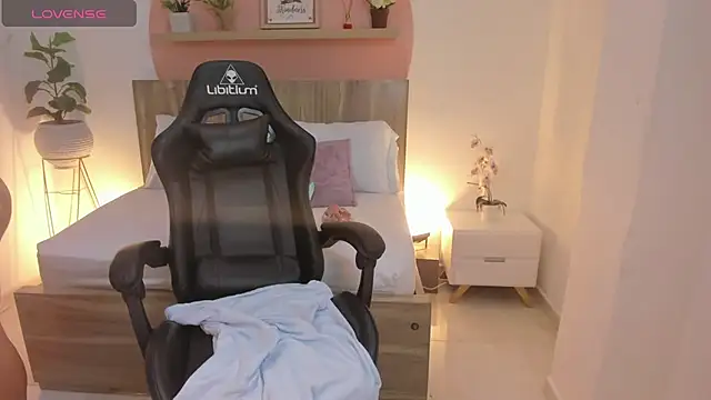 roseliam25 online show from 02/05/25, 10:12