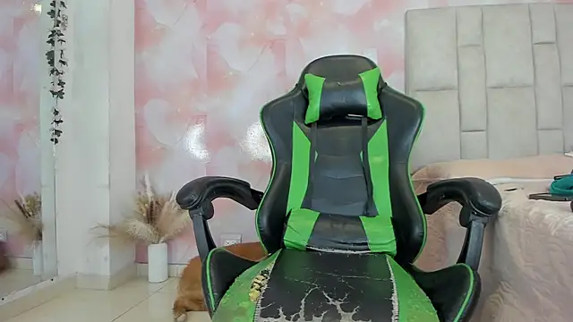 aida rose  online show from 03/19/25, 09:05