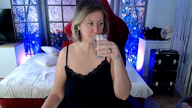 Snapshot of MarleneBloem chatting on 01/24/25, 10:43 MarleneBloem online show from 01/24/25, 10:43