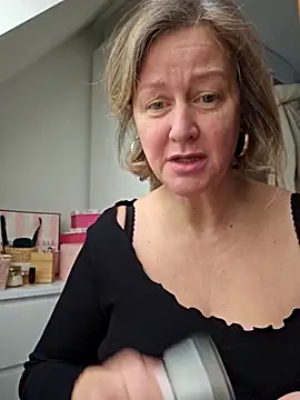 Snapshot of MarleneBloem chatting on 02/27/25, 09:43 MarleneBloem online show from 02/27/25, 09:43