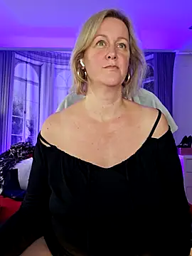 Snapshot of MarleneBloem chatting on 09/17/25, 03:24 MarleneBloem online show from 09/17/25, 03:24