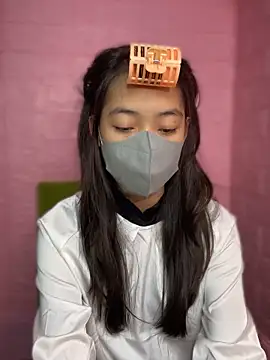 DA-EUN online show from 10/28/25, 02:59